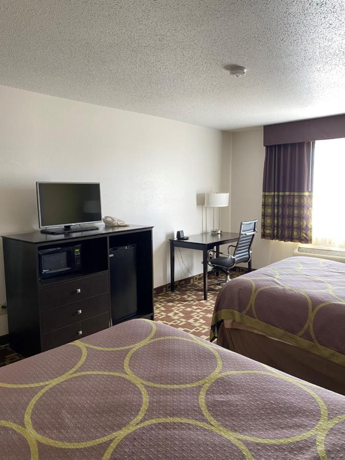 Super 8 By Wyndham Independence Ia Hotel Exterior photo