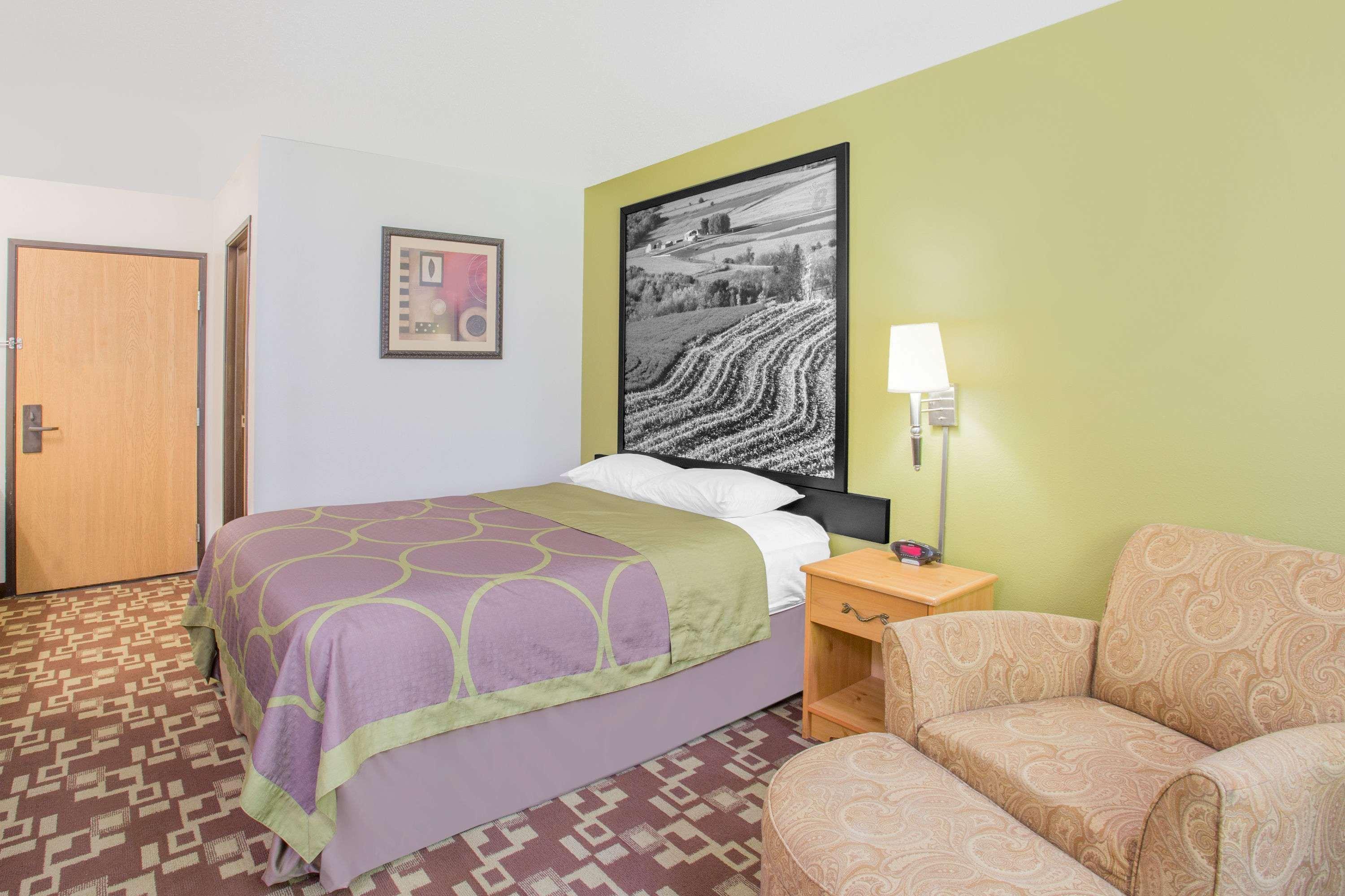 Super 8 By Wyndham Independence Ia Hotel Exterior photo