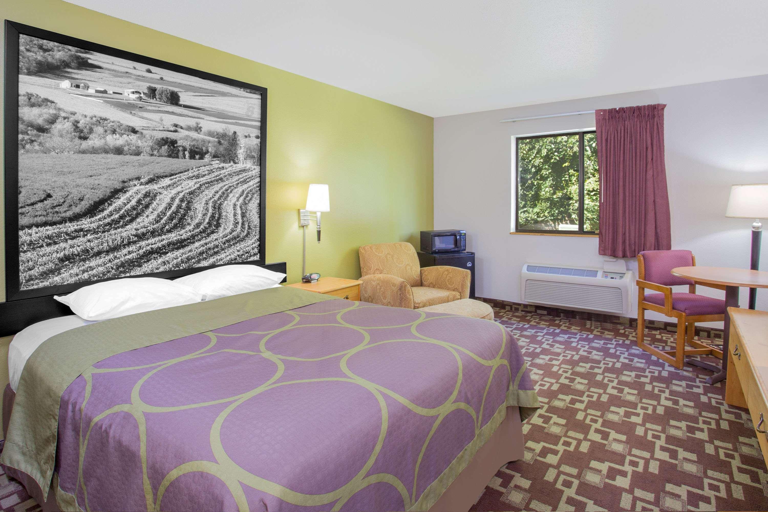 Super 8 By Wyndham Independence Ia Hotel Exterior photo