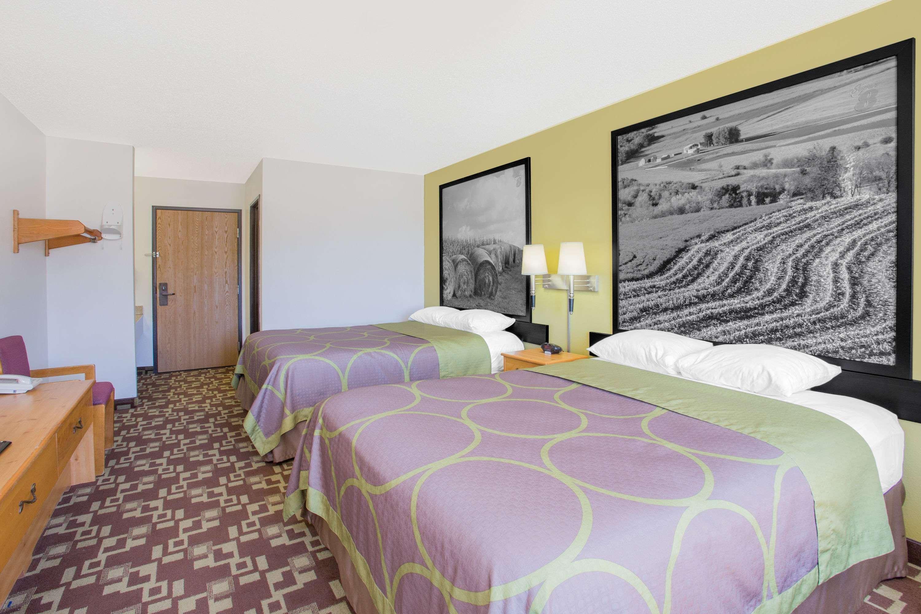 Super 8 By Wyndham Independence Ia Hotel Exterior photo